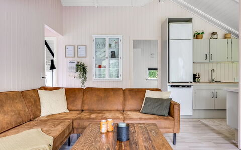 Ejler - 30Km from the Sea: Hout, Flooring, Meubilair, Interieur Ontwerp, Bankstel, Verdieping, Woonkamer, Plafond, Huis, Houten Vloer