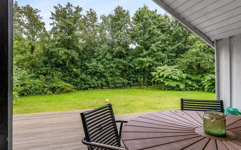 Ejler - 30Km from the Sea: Hout, Struik, Land Lot, Tuin, Houten Vloer, Hardwood, Veranda, Dek, Schaduw, Buitenmeubels