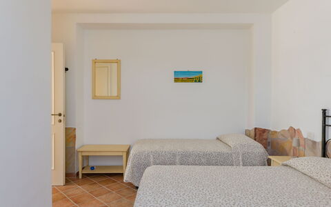 Red House: Meubilair, Interieur Ontwerp, Slaapkamer, Verdieping, Flooring, Plafond, Bed, Bedding, Laken, Kamer