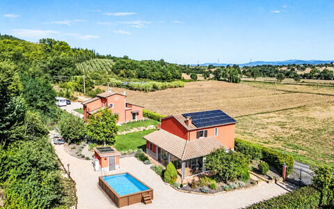 Red House: Verblijf, Landgoed, Tuin, Boerderij, Zwembad, Landscaping, Eco Hotel, Backyard, Villa, Plantage
