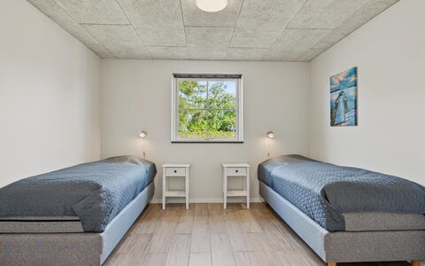 Nina - 600M from the Sea: Plafond, Verdieping, Flooring, Slaapkamer, Kamer, Appartement, Bed Frame, Bed, Bedding, Laken