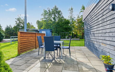 Nina - 600M from the Sea: Buitenmeubels, Samengesteld Materiaal, Tuin, Schaduw, Stoel, Landscaping, Patio, Werf, Gang, Flagstone