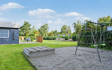 Nina - 600M from the Sea: Boom, Gras, Landschap, Tuin, Land Lot, Gazon, Landscaping, Schaduw, Park, Backyard