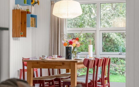 Aisa - 200M from the Sea: Meubilair, Interieur Ontwerp, Flooring, Hout, Tafel, Stoel, Lichte Inrichting, Verdieping, Keuken En Eettafel, Eetkamer
