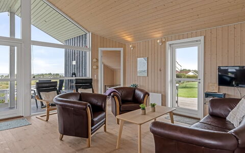 Taneli - 400M from the Sea: Hout, Huis, Deur, Verblijf, Huis, Veranda, Siding, Plafond, Landgoed, Hardwood