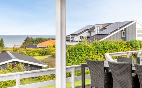 Taneli - 400M from the Sea: Hout, Veranda, Huis, Balkon, Dek, Leuning, Schaduw, Hardwood, Beits, Landgoed