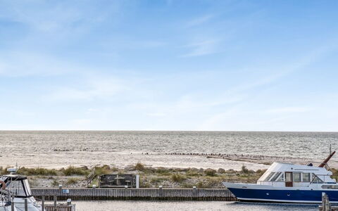 Jela - 10M from the Sea: Lucht, Water, Boot, Horizon, Watercraft, Zee, Kust En Oceanic Landvormen, Kust, Oceaan, Naval Architecture