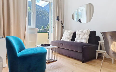 Franz Josef: Meubilair, Interieur Ontwerp, Muur, Flooring, Verdieping, Textiel, Kamer, Huis, Verlichting, Woonkamer