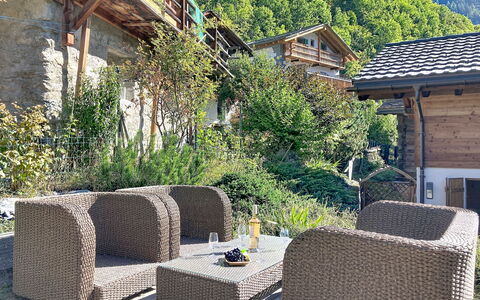 Perray 22: Verblijf, Buitenmeubels, Tuin, Schaduw, Backyard, Stoel, Landscaping, Werf, Veranda