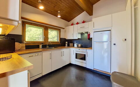 Valdemosa: Interieur Ontwerp, Keuken, Plafond, Hout, Toestel Van De Keuken, Major Appliance, Countertop, Flooring, Meubilair, Verlichting