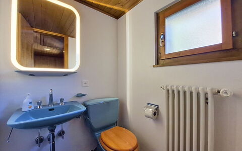 Valdemosa: Muur, Hout, Loodgieterswerkinrichting, Wastafel In De Badkamer, Interieur Ontwerp, Plafond, Badkamer, Wastafel, Loodgieter, Kraan
