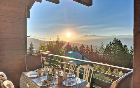 Valdemosa: Heuvel Station, Bergketen, Lariks, Alpen, Ridge, Stoel, Vallei, Balkon, Eco Hotel