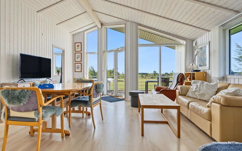 Sighrik - 600M from the Sea: Huis, Verblijf, Deur, Hardwood, Veranda, Landgoed, Siding, Plank, Beits, Garden Gebouwen