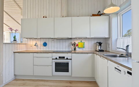 Sighrik - 600M from the Sea: Keuken, Countertop, Toestel Van De Keuken, Flooring, Major Appliance, Interieur Ontwerp, Hout, Cabinetry, Meubilair, Gootsteen