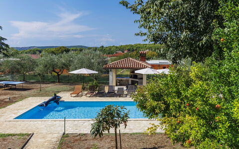 Istria Serenity: Zwembad, Toevlucht, Eco Hotel, Buitenmeubels, Hacienda, Schaduw, Landgoed, Paraplu, Thermae, Villa