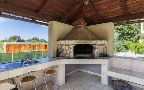 Istria Serenity: Schaduw, Beits, Stoel, Tuin, Tegel, Paviljoen, Natuurlijk Materiaal, Outdoor Structuur, Backyard, Toevlucht