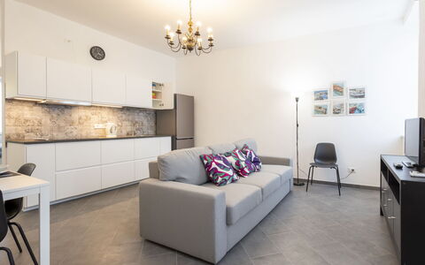 Due Passi: Meubilair, Interieur Ontwerp, Flooring, Bankstel, Verdieping, Plafond, Kamer, Woonkamer, Appartement, Tafel