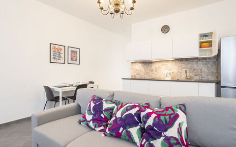 Due Passi: Meubilair, Interieur Ontwerp, Flooring, Bankstel, Verdieping, Woonkamer, Kamer, Appartement, Huis, Tafel