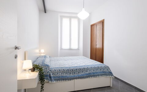 Due Passi: Meubilair, Interieur Ontwerp, Slaapkamer, Bed, Muur, Flooring, Verdieping, Hout, Plafond, Kamer