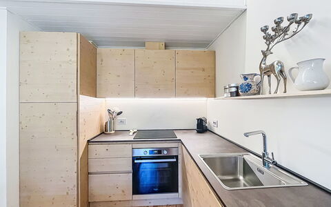 Dorian: Keuken, Flooring, Hout, Countertop, Verdieping, Interieur Ontwerp, Cabinetry, Meubilair, Plafond, Gootsteen