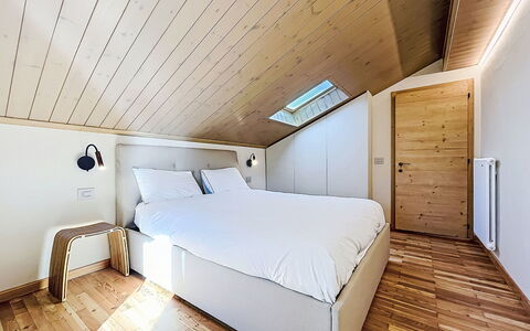 Dorian: Interieur Ontwerp, Flooring, Hout, Verdieping, Plafond, Meubilair, Kamer, Slaapkamer, Verlichting, Bed