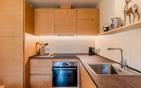 Dorian: Keuken, Countertop, Hout, Flooring, Cabinetry, Interieur Ontwerp, Gootsteen, Meubilair, Wastafel, Toestel Van De Keuken
