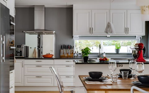 Björkfjärden: Keuken, Countertop, Meubilair, Toestel Van De Keuken, Interieur Ontwerp, Cabinetry, Flooring, Major Appliance, Huis, Lichte Inrichting