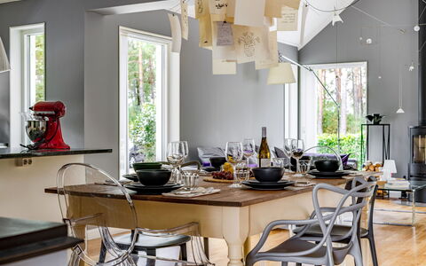 Björkfjärden: Meubilair, Interieur Ontwerp, Stoel, Tafel, Eetkamer, Keuken En Eettafel, Verlichting, Flooring, Lichte Inrichting, Kamer