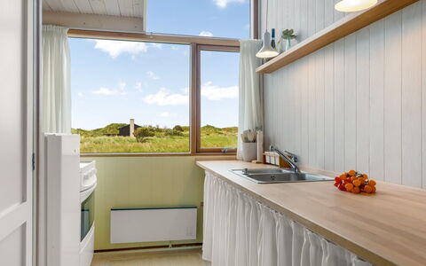 Anita - 400M from the Sea: Interieur Ontwerp, Hout, Flooring, Plafond, Verdieping, Keuken, Countertop, Kamer, Beits, Cabinetry