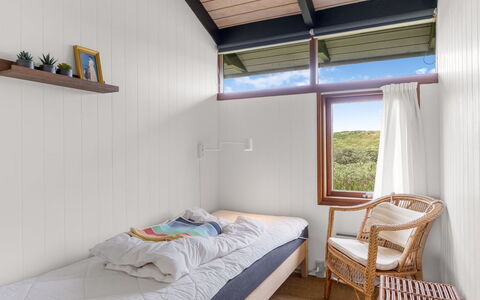 Anita - 400M from the Sea: Slaapkamer, Interieur Ontwerp, Bed, Plafond, Verdieping, Laken, Huis, Bedding, Bed Frame, Kamer