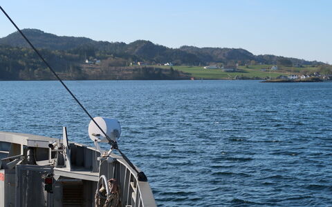 Nonstuo: Boot, Watercraft, Waterweg, Kust En Oceanic Landvormen, Wolk, Meer, Naval Architecture, Zee, Oceaan, Geluid