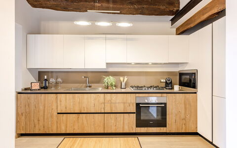La Casa in Centro: Interieur Ontwerp, Meubilair, Keuken, Countertop, Flooring, Hout, Cabinetry, Verdieping, Toestel Van De Keuken, Kamer