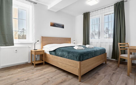 Kovářská 543: Bed, Meubilair, Slaapkamer, Flooring, Interieur Ontwerp, Verdieping, Bedding, Hout, Houten Vloer, Laken