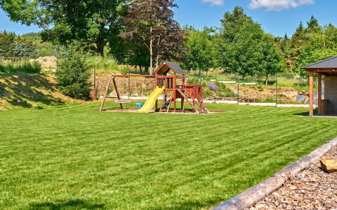 Kovářská 543: Gras, Tuin, Gazon, Groundcover, Landscaping, Werf, Backyard, Kunstgras, Park