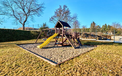 Kovářská 543: Dia Van De Speelplaats, Speeltoestel, Chute, Speelplaats, Schaduw, Park, Tuin, Landscaping