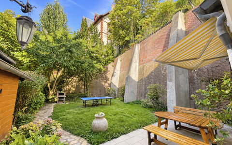 Le Vieux Chalet: Buitenmeubels, Struik, Huis, Buitentafel, Meubilair, Huis, Tuin, Gazon, Backyard, Landgoed