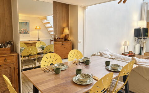 Le Vieux Chalet: Buitenmeubels, Struik, Huis, Buitentafel, Meubilair, Huis, Tuin, Gazon, Backyard, Landgoed