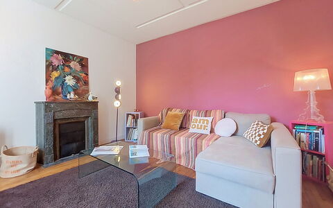 Ty Kernallec: Buitenmeubels, Struik, Huis, Buitentafel, Meubilair, Huis, Tuin, Gazon, Backyard, Landgoed