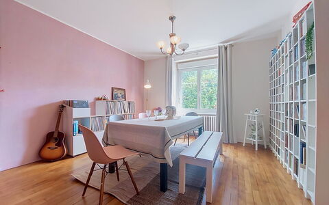 Ty Kernallec: Buitenmeubels, Struik, Huis, Buitentafel, Meubilair, Huis, Tuin, Gazon, Backyard, Landgoed
