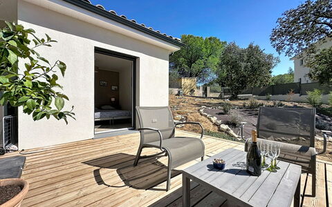 Villa Anglada: Buitenmeubels, Struik, Huis, Buitentafel, Meubilair, Huis, Tuin, Gazon, Backyard, Landgoed