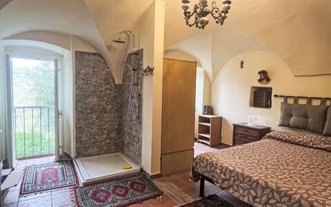 Giulia: Buitenmeubels, Struik, Huis, Buitentafel, Meubilair, Huis, Tuin, Gazon, Backyard, Landgoed