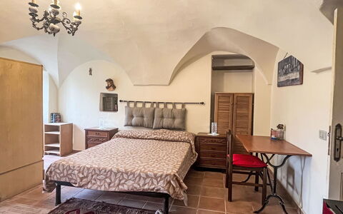 Giulia: Buitenmeubels, Struik, Huis, Buitentafel, Meubilair, Huis, Tuin, Gazon, Backyard, Landgoed