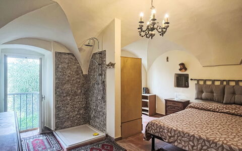 Giulia: Buitenmeubels, Struik, Huis, Buitentafel, Meubilair, Huis, Tuin, Gazon, Backyard, Landgoed