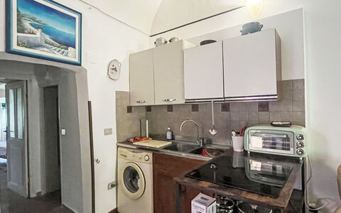 Giulia: Buitenmeubels, Struik, Huis, Buitentafel, Meubilair, Huis, Tuin, Gazon, Backyard, Landgoed
