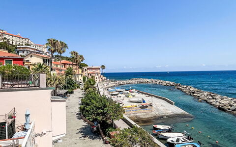 Finestra sul Mare: Buitenmeubels, Struik, Huis, Buitentafel, Meubilair, Huis, Tuin, Gazon, Backyard, Landgoed