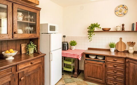 Il Ghiro: Buitenmeubels, Struik, Huis, Buitentafel, Meubilair, Huis, Tuin, Gazon, Backyard, Landgoed
