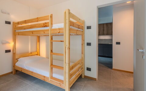 Il Nido: Buitenmeubels, Struik, Huis, Buitentafel, Meubilair, Huis, Tuin, Gazon, Backyard, Landgoed