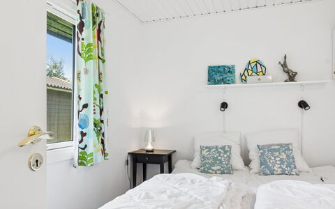 Tordis - 675M from the Sea: Muur, Meubilair, Interieur Ontwerp, Slaapkamer, Bed, Linens, Textiel, Laken, Bedding, Verdieping