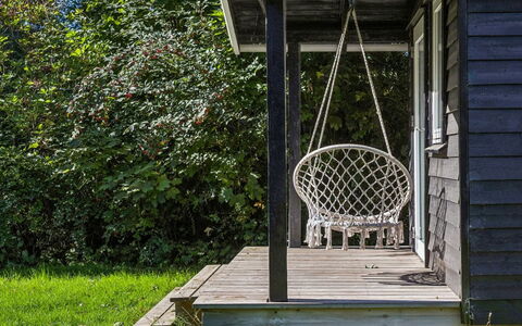 Tordis - 675M from the Sea: Hout, Tuin, Zonlicht, Backyard, Buitenmeubels, Gazon, Schaduw, Hardwood, Natuurlijk Materiaal, Werf