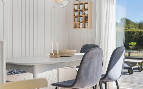 Henryka - 750M from the Sea: Meubilair, Interieur Ontwerp, Eetkamer, Flooring, Hout, Keuken En Eettafel, Verdieping, Tafel, Stoel, Houten Vloer